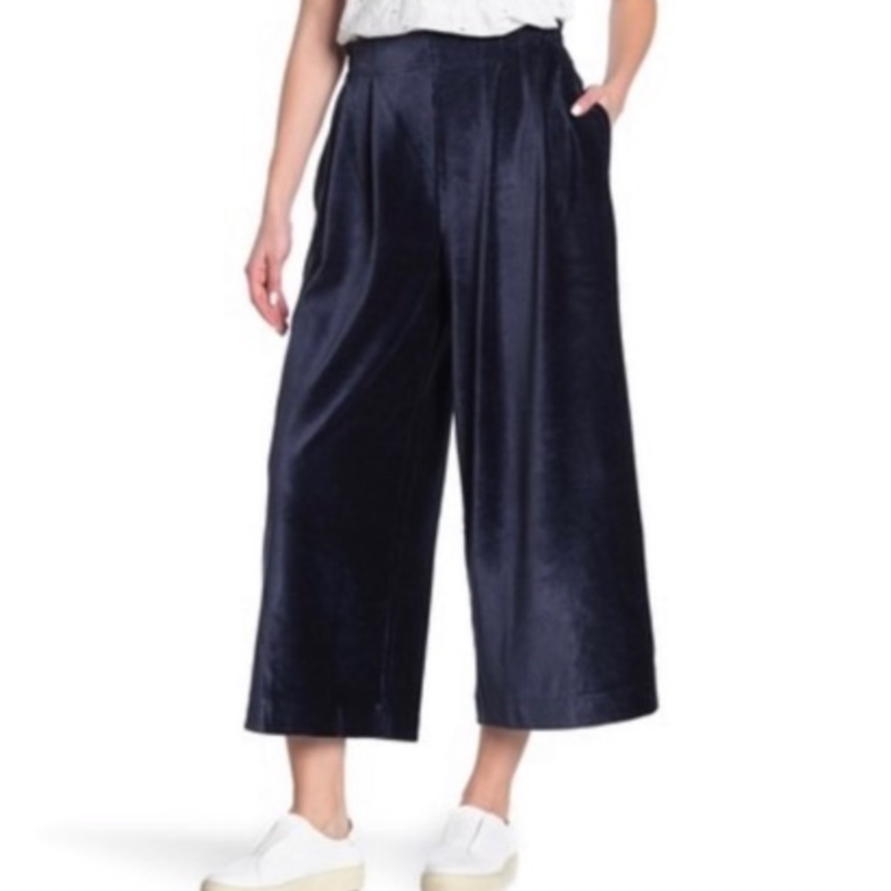 Madewell woman’s navy blue pleated texture  wide pants